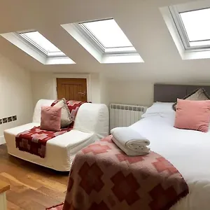 dennington-apartments-studio.yorkshirehotels.net/